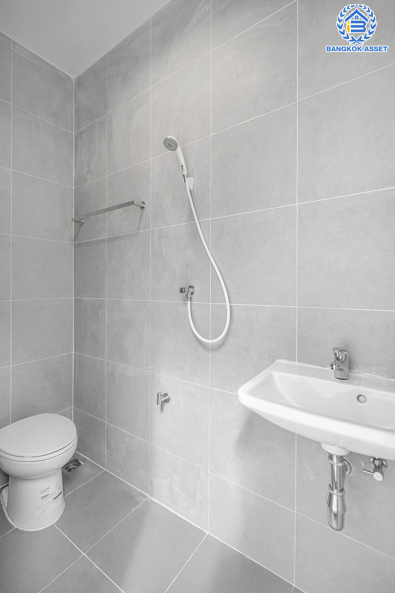 บ้านมือสองตกแต่งใหม่ ม.ปรัชญาการ์เด้นโฮม สุคนธสวัสดิ์ หลังมุม เนื้อที่ 55.9 ตร.ว. ฟังก์ชัน 3 ห้องนอน 4 ห้องน้ำ 1 ห้องแม่บ้าน 2 ที่จอดรถ พร้อม Living Area กว้างขวาง บนทำเลใจกลางเมือง! เชื่อมต่อทั้งถนนประเสริฐมนูญกิจ, เกษตร-นวมินทร์, ลาดพร้าว, รัชโยธินฯ ใกล้ทางด่วนรามอินทรา และรถไฟฟ้าสายสีน้ำตาล "สถานีโรงเรียนสตรีวิทยา2"